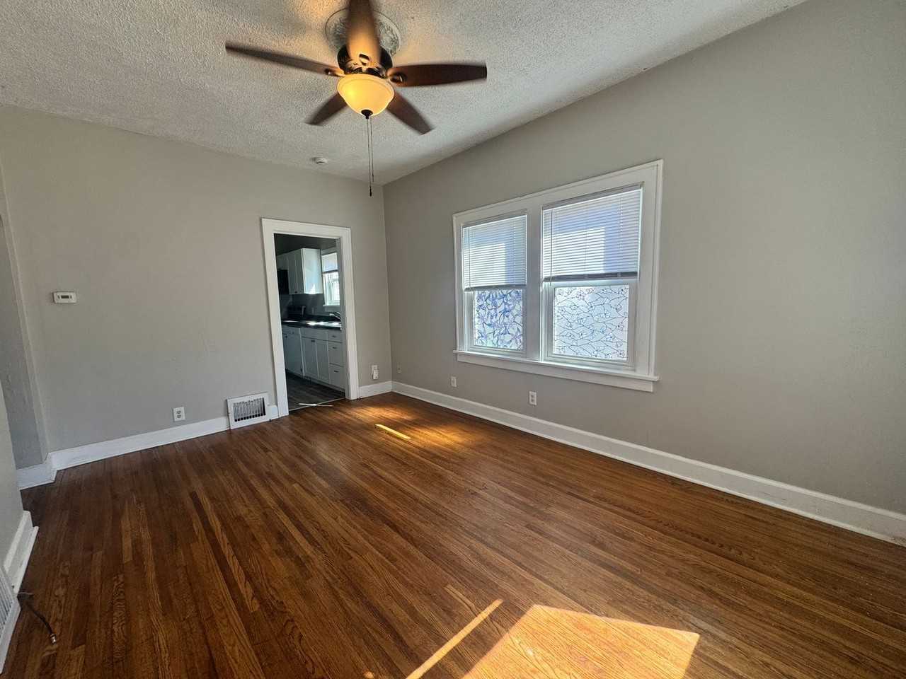 4438 Greenwood St - Photo 2 of 12