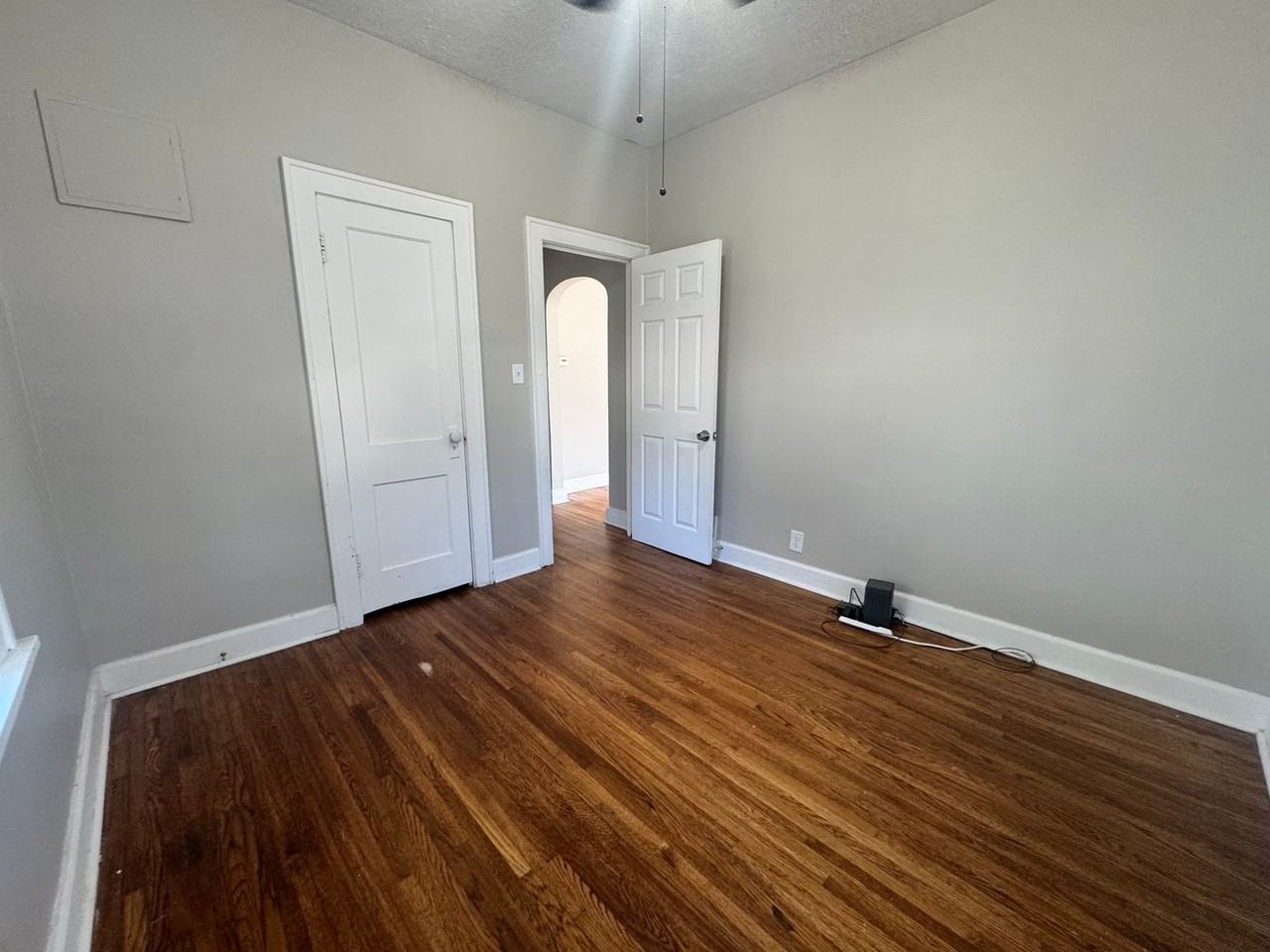 4438 Greenwood St - Photo 5 of 12