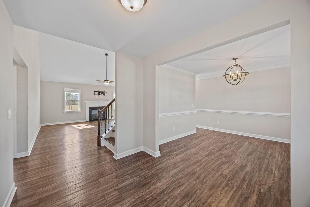 704 Peytons Lake Ln - Photo 2 of 31