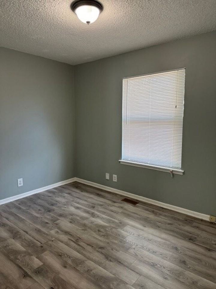 4117 Hunting Dr - Photo 2 of 9