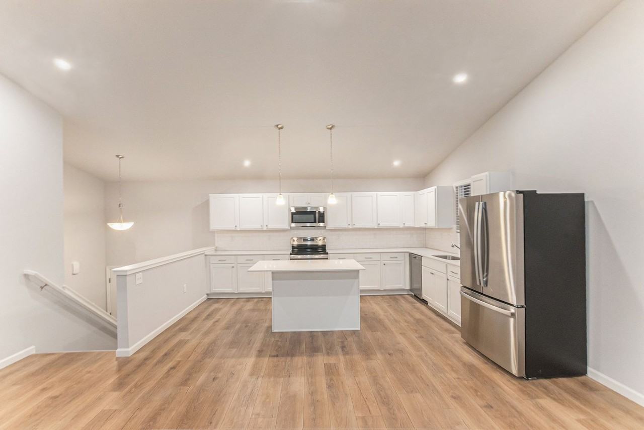 11330 Foxway Dr - Photo 2 of 21