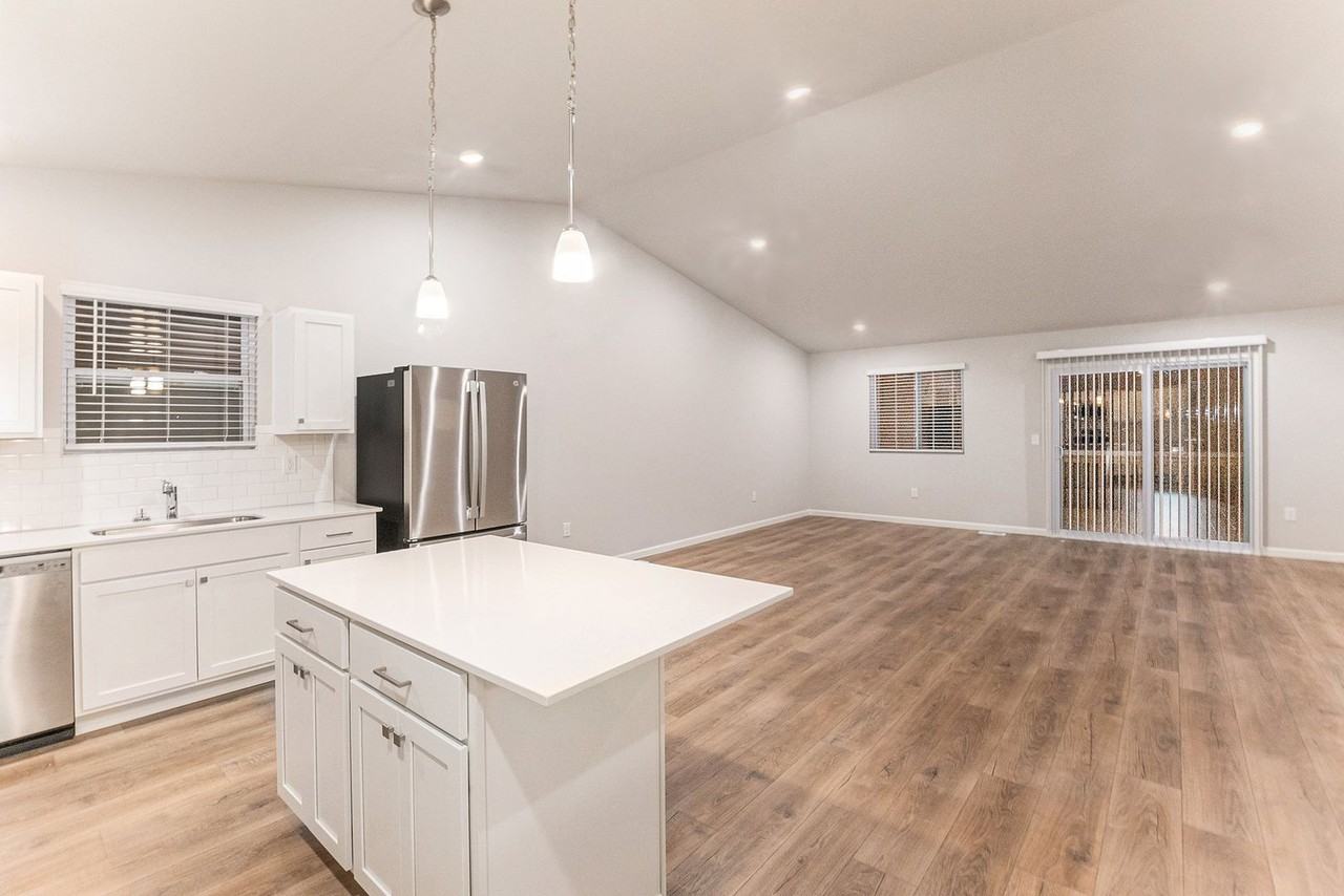 11330 Foxway Dr - Photo 3 of 21