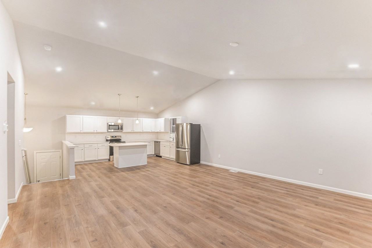 11330 Foxway Dr - Photo 4 of 21