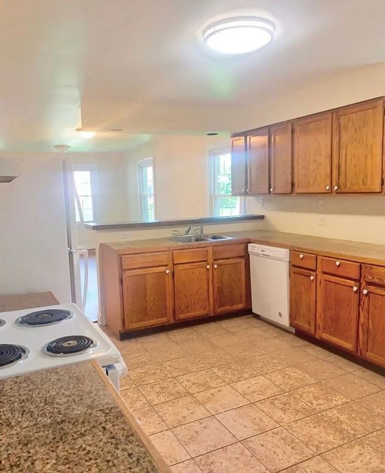 5213 Bloomingdale Ave - Photo 3 of 14