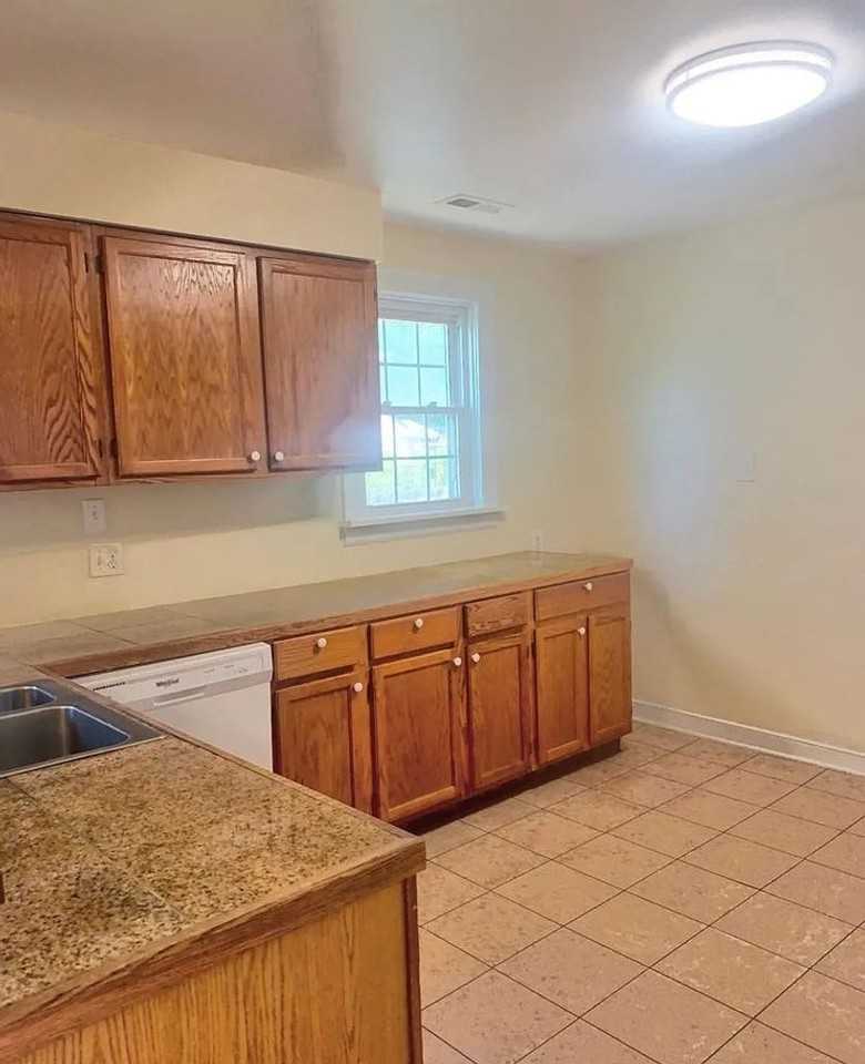 5213 Bloomingdale Ave - Photo 4 of 14