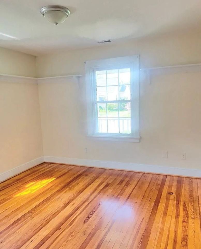 5213 Bloomingdale Ave - Photo 5 of 14