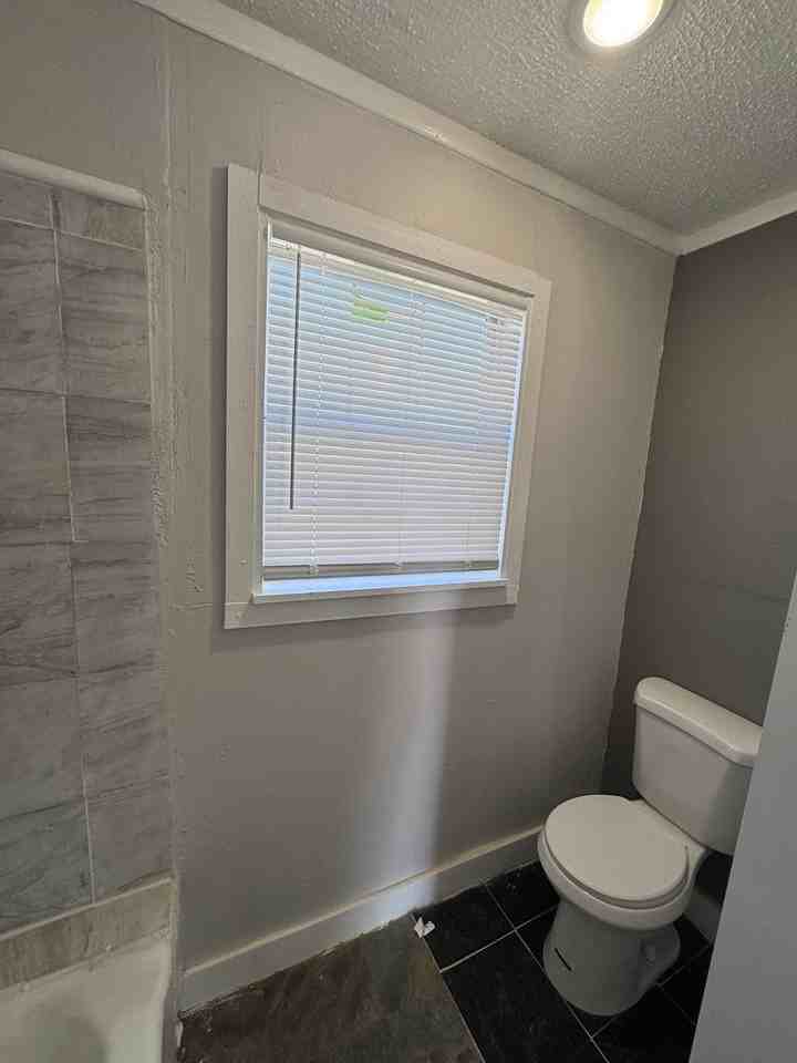 812 48th St - Photo 4 of 13