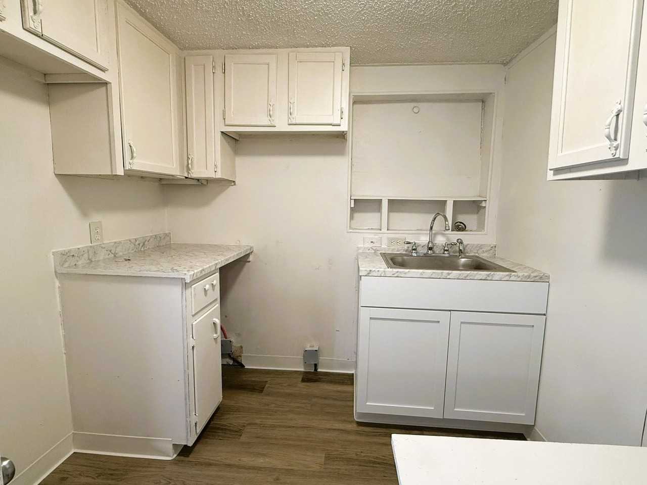 1023 S Millwood Ave #B - Photo 3 of 6