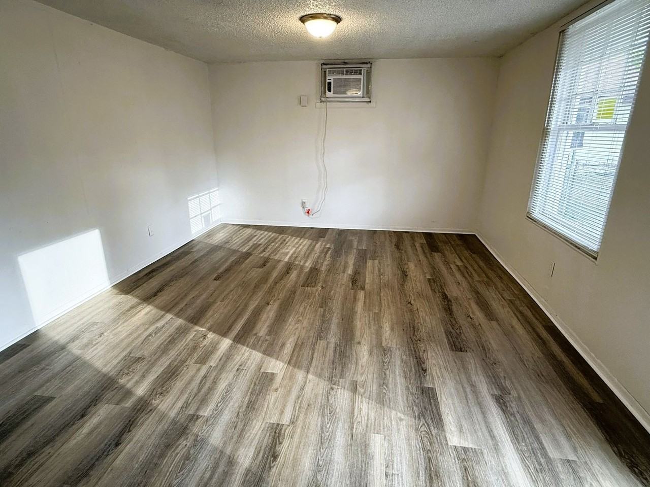 1023 S Millwood Ave #B - Photo 4 of 6