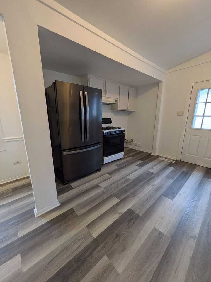 3320 176th St - Photo 3 of 8