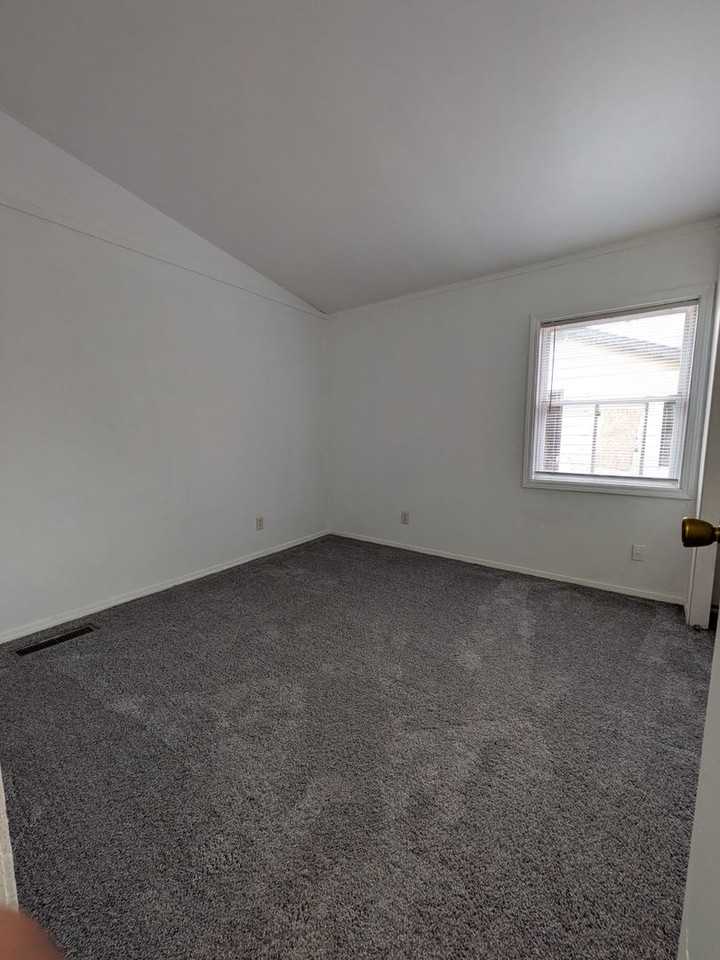 3320 176th St - Photo 5 of 8