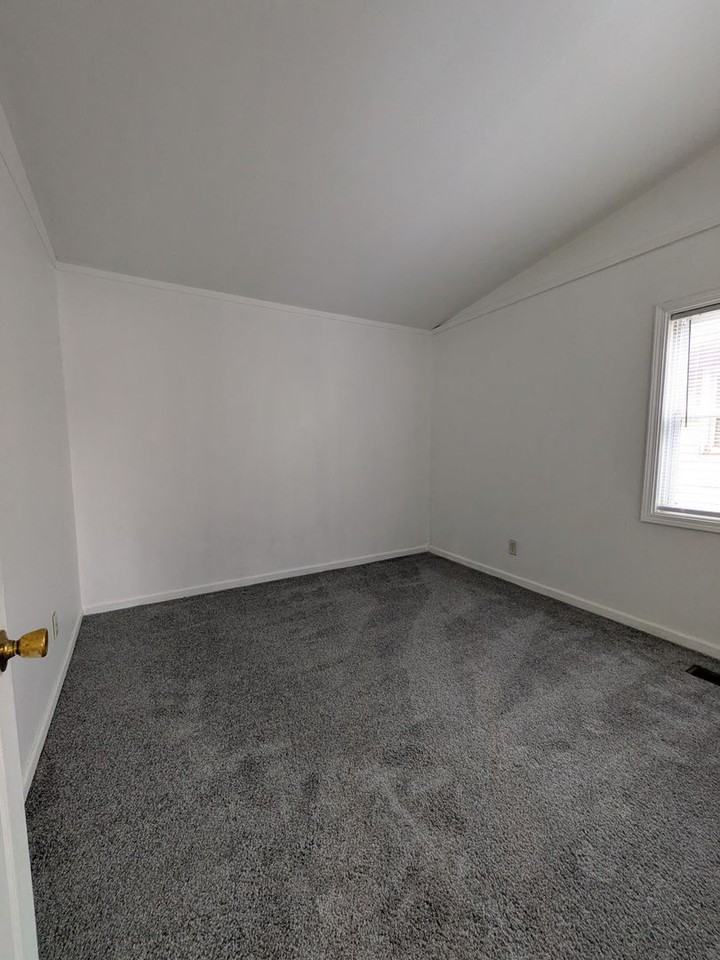 3320 176th St - Photo 6 of 8