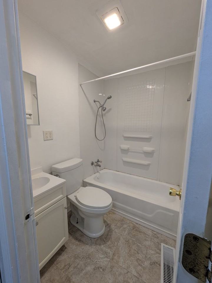 3320 176th St - Photo 7 of 8