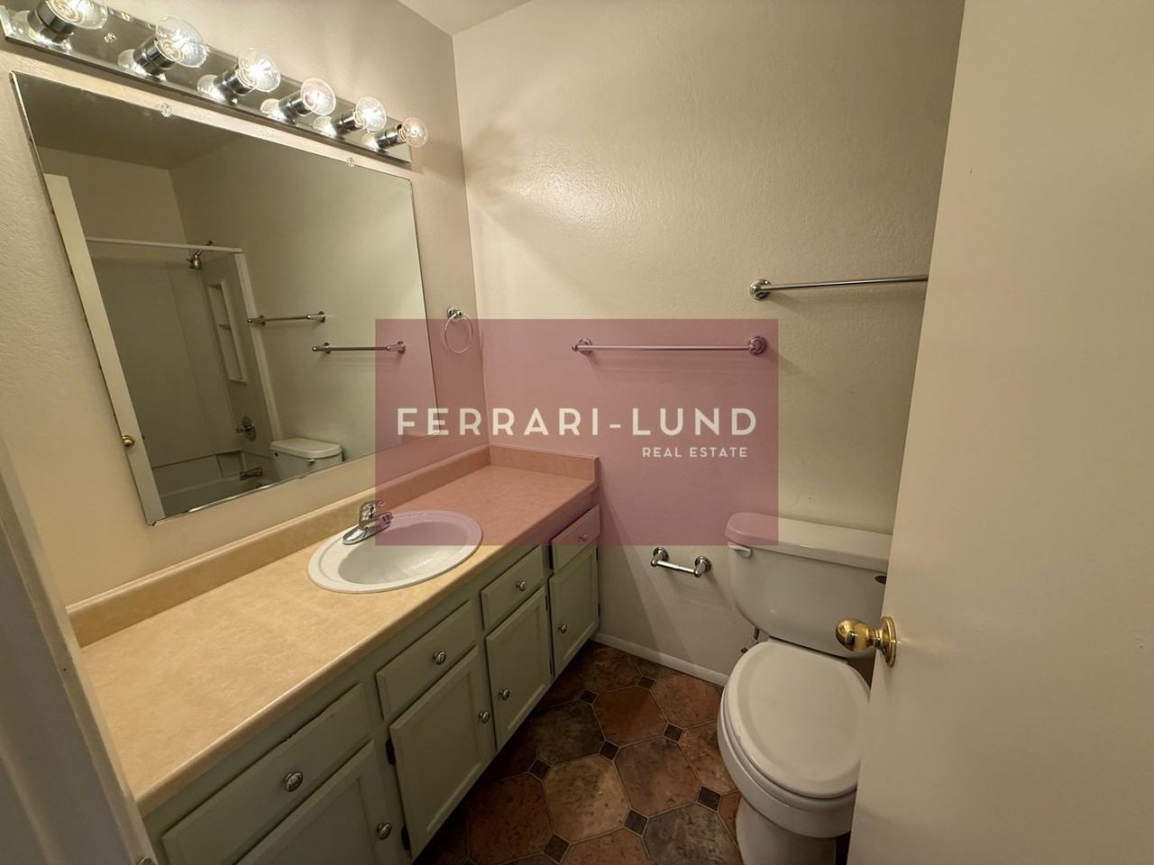 1465 E Peckham Ln - Photo 3 of 14