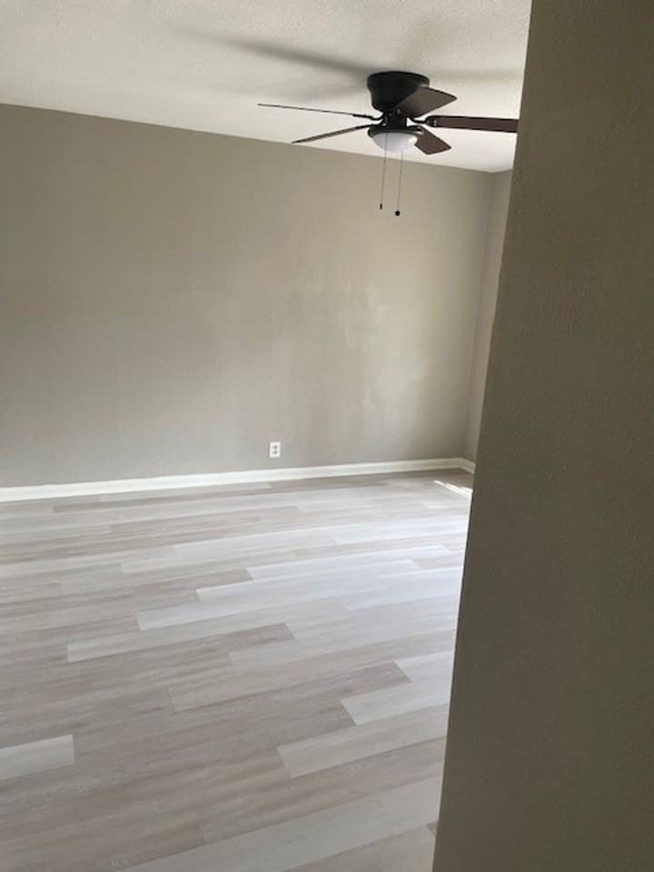 1415 Hackberry Ave - Photo 3 of 12