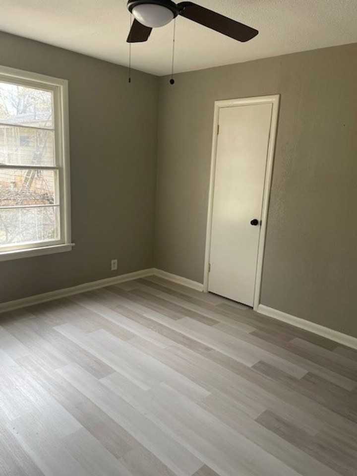 1415 Hackberry Ave - Photo 4 of 12