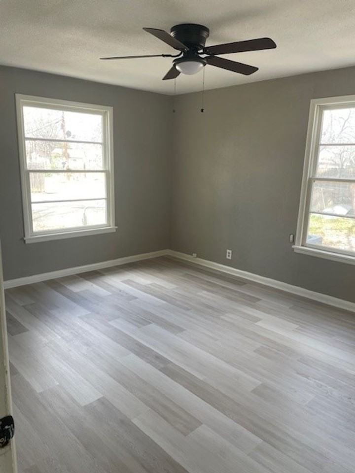 1415 Hackberry Ave - Photo 6 of 12