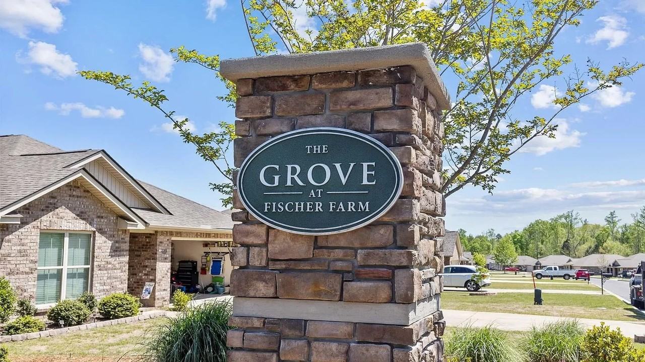 1110 Waverly Ln Sw - Photo 2 of 44