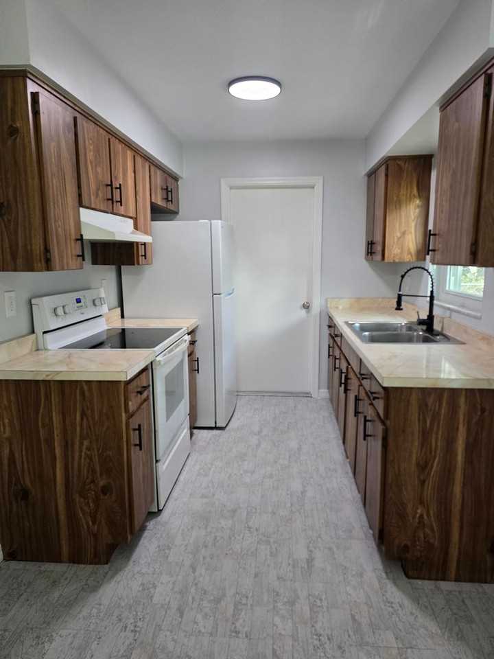 1560 W Pinion Ln - Photo 4 of 10