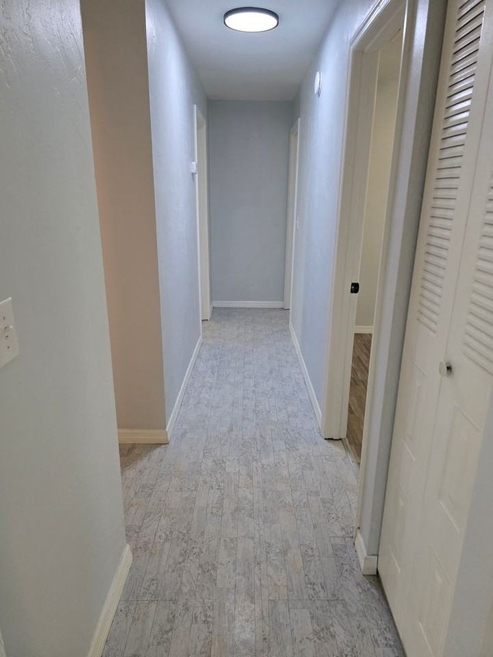 1560 W Pinion Ln - Photo 5 of 10