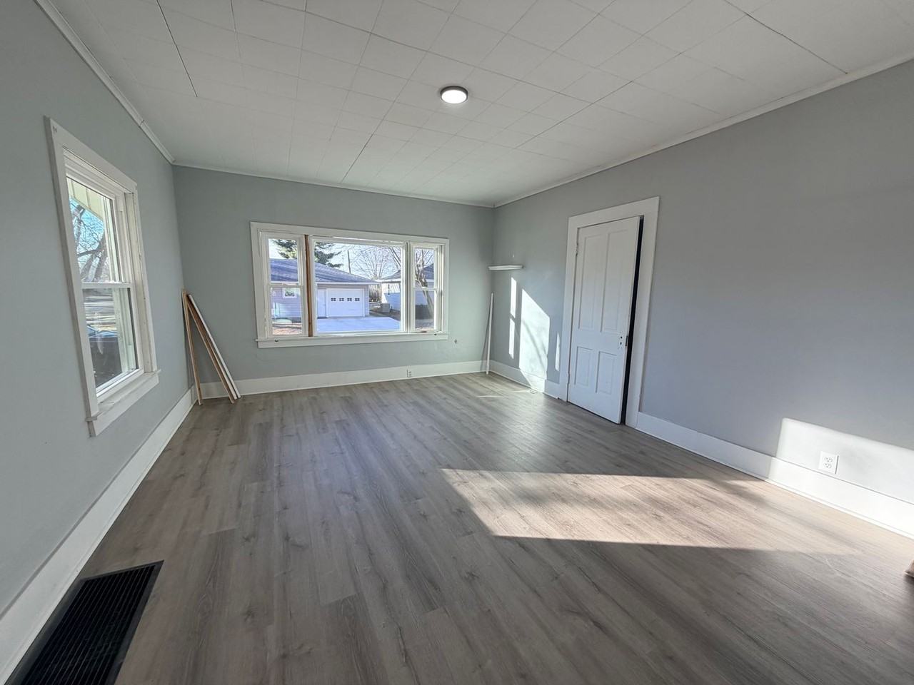 425 S Main St - Photo 2 of 7