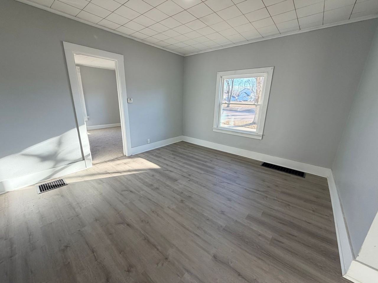 425 S Main St - Photo 3 of 7