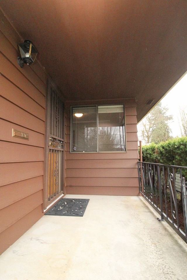 228 228 - 230 SE 52nd Ave - Photo 2 of 32