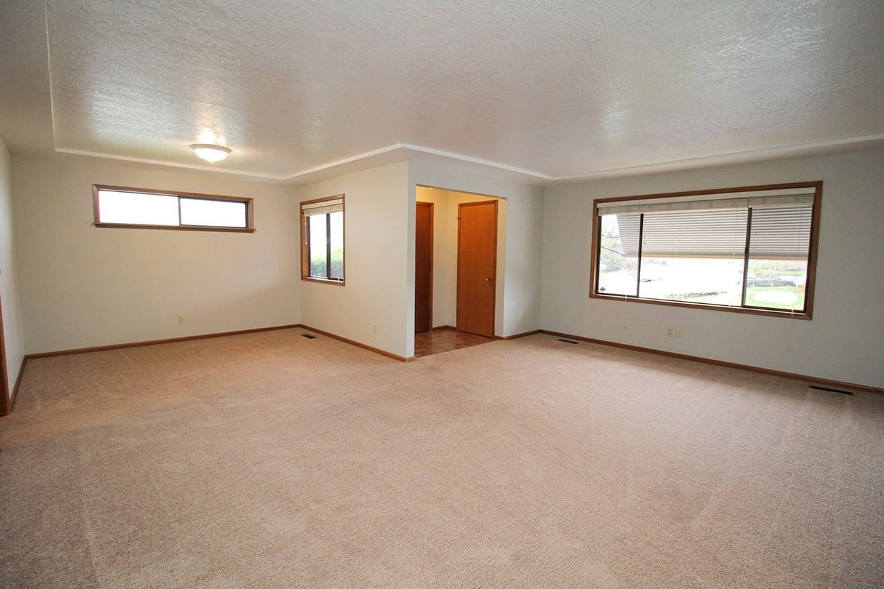 228 228 - 230 SE 52nd Ave - Photo 4 of 32