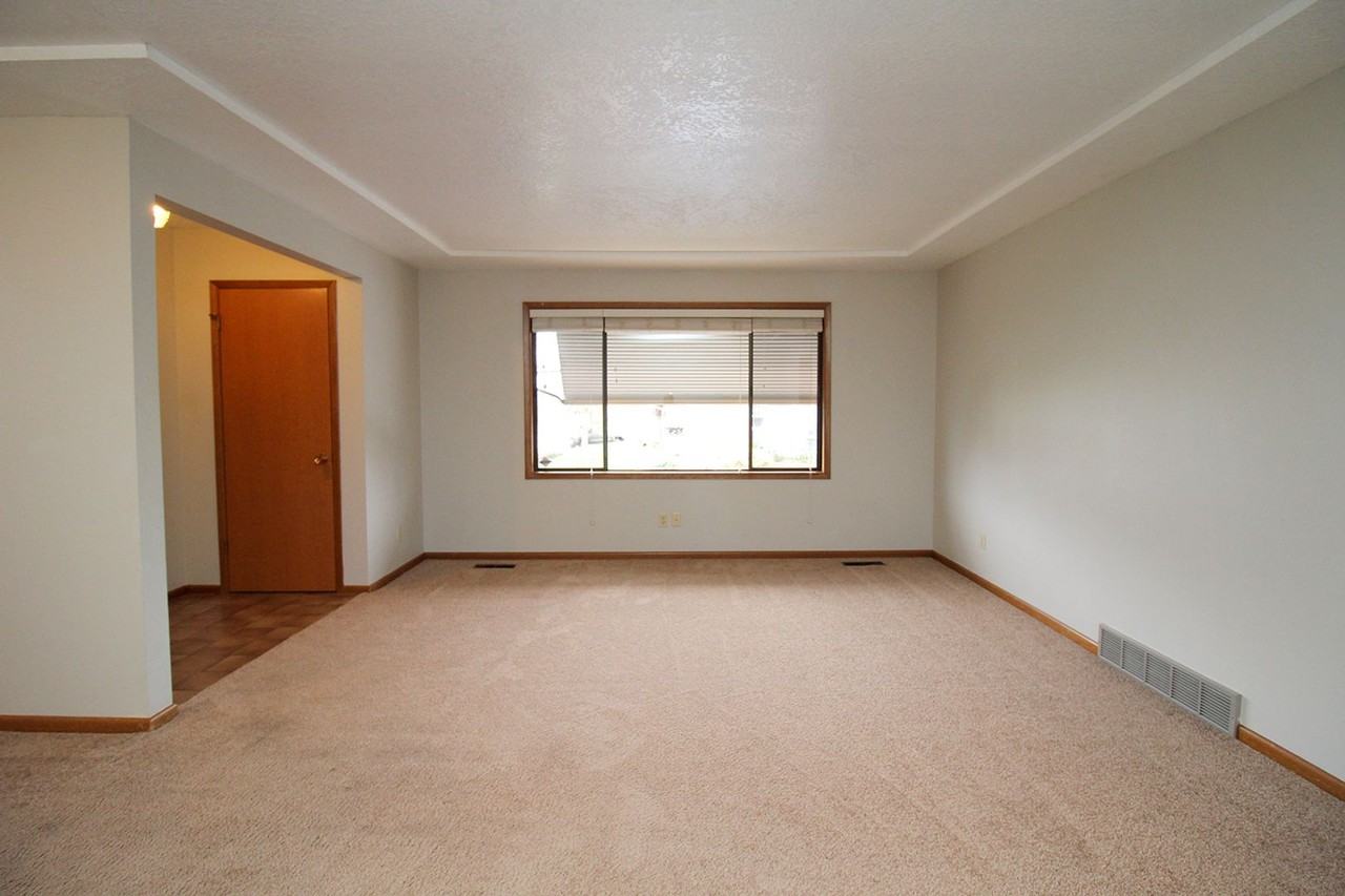 228 228 - 230 SE 52nd Ave - Photo 5 of 32