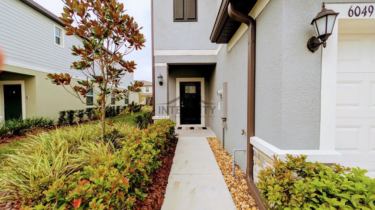 6049 Shiner St - Photo 3 of 42