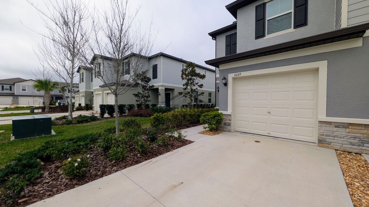 6049 Shiner St - Photo 4 of 42