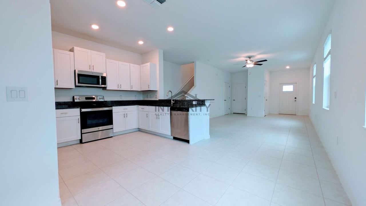 6049 Shiner St - Photo 7 of 42