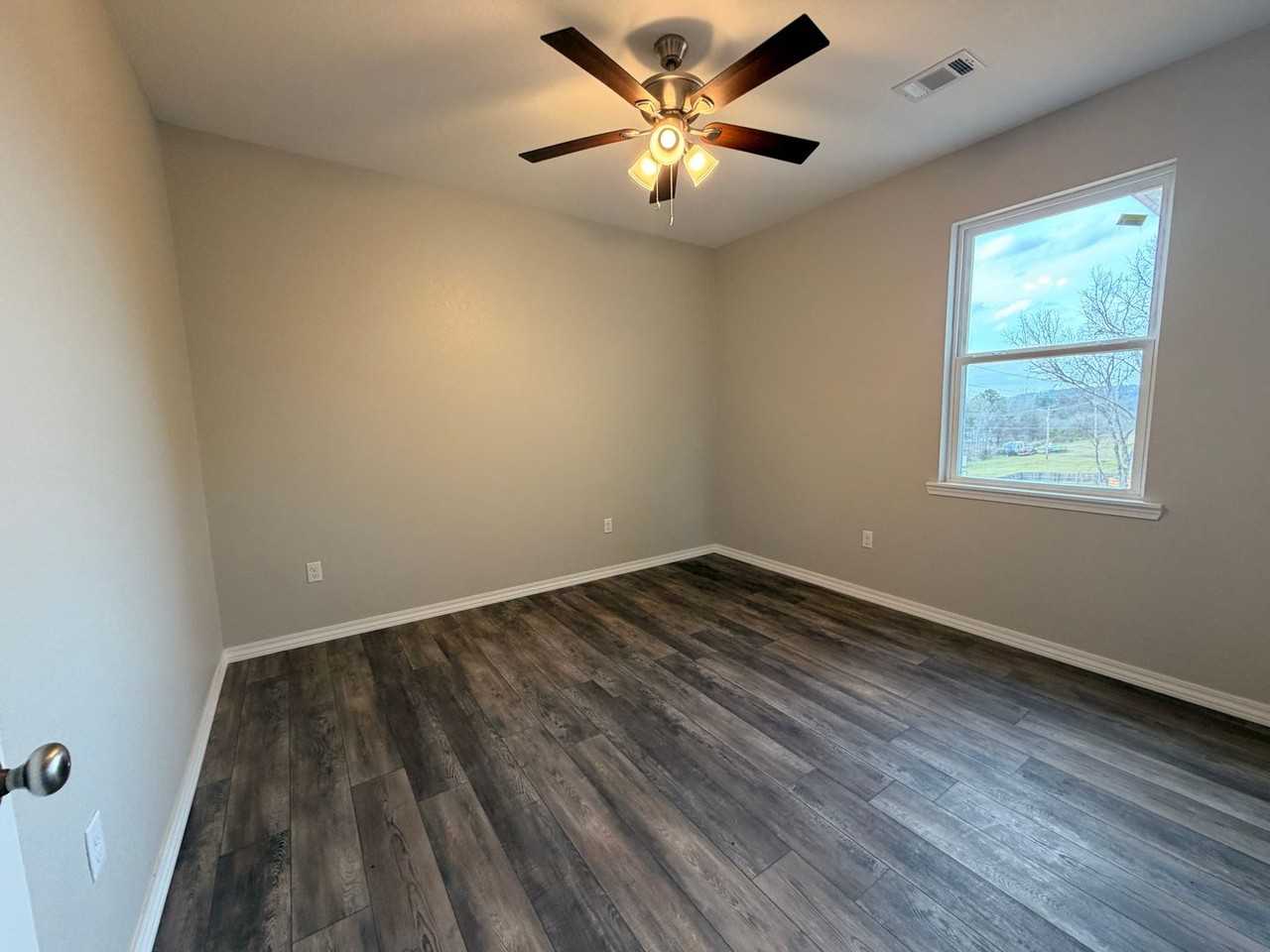 1140 E Gum St - Photo 6 of 19