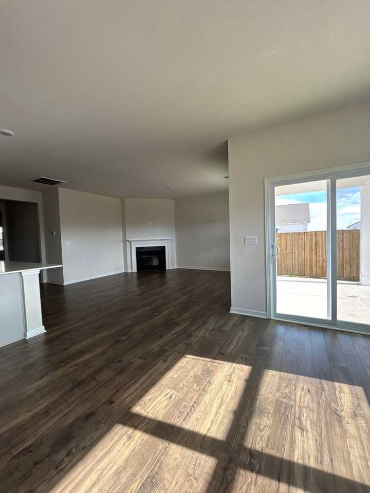 130 Fenwick Dr - Photo 5 of 18