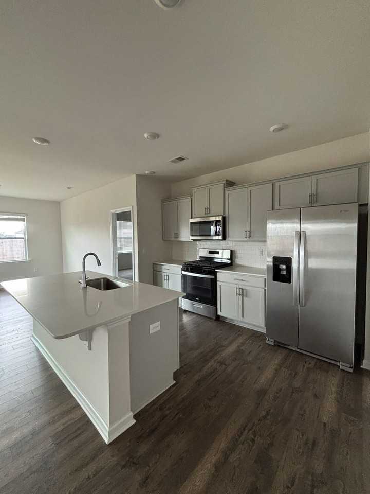 130 Fenwick Dr - Photo 7 of 18