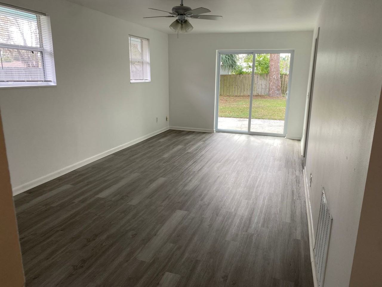 2642 Chester Ave - Photo 5 of 10