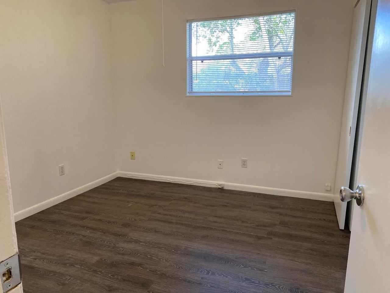 2642 Chester Ave - Photo 6 of 10