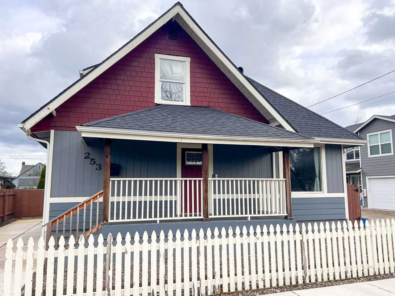 253 S 3rd St - Photo 2 of 34