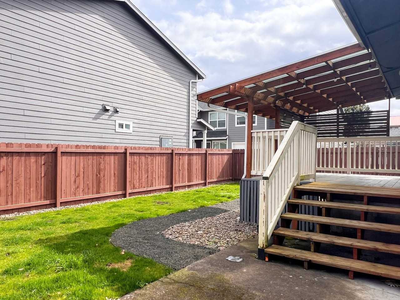 253 S 3rd St - Photo 4 of 34