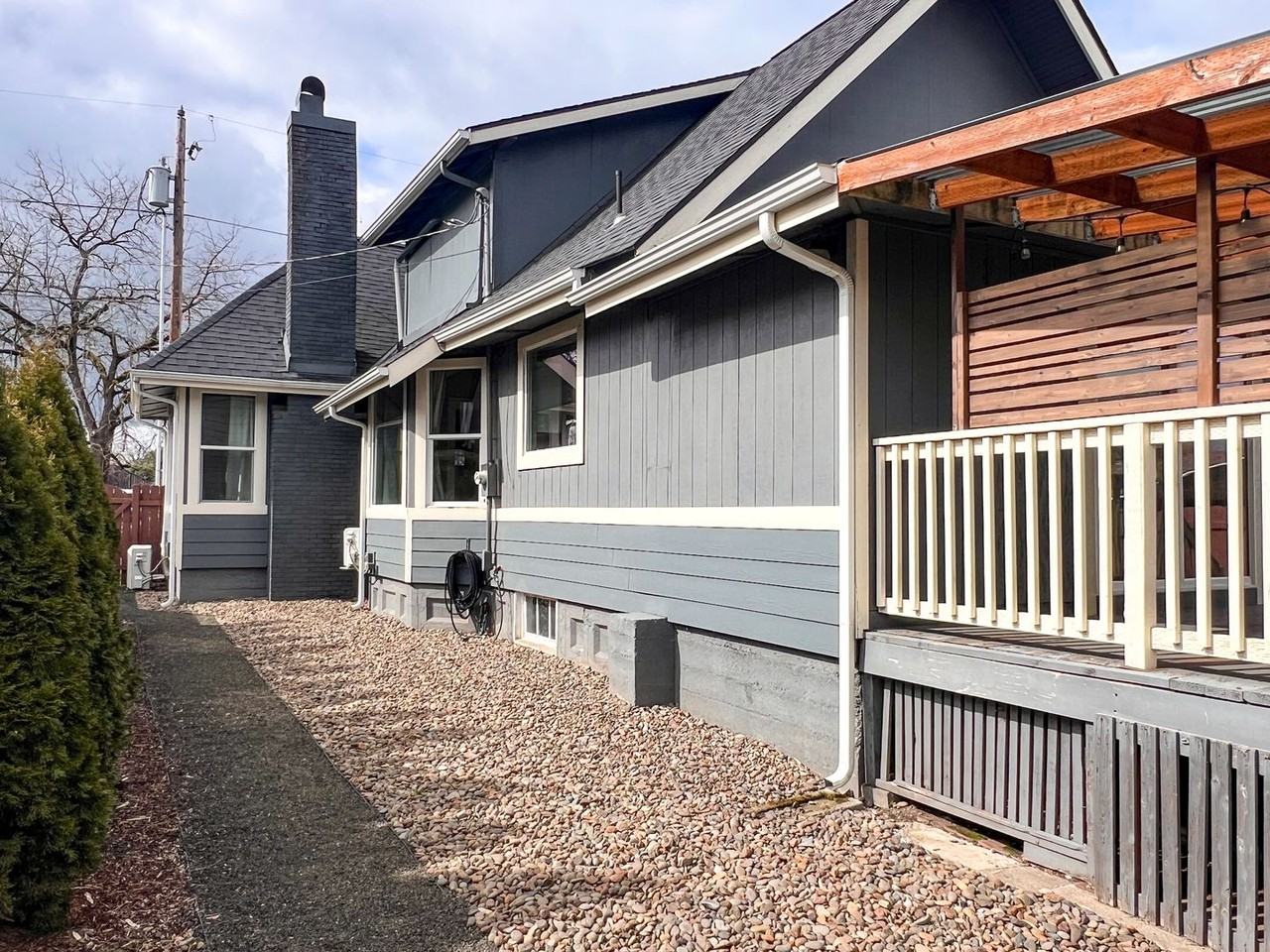 253 S 3rd St - Photo 5 of 34