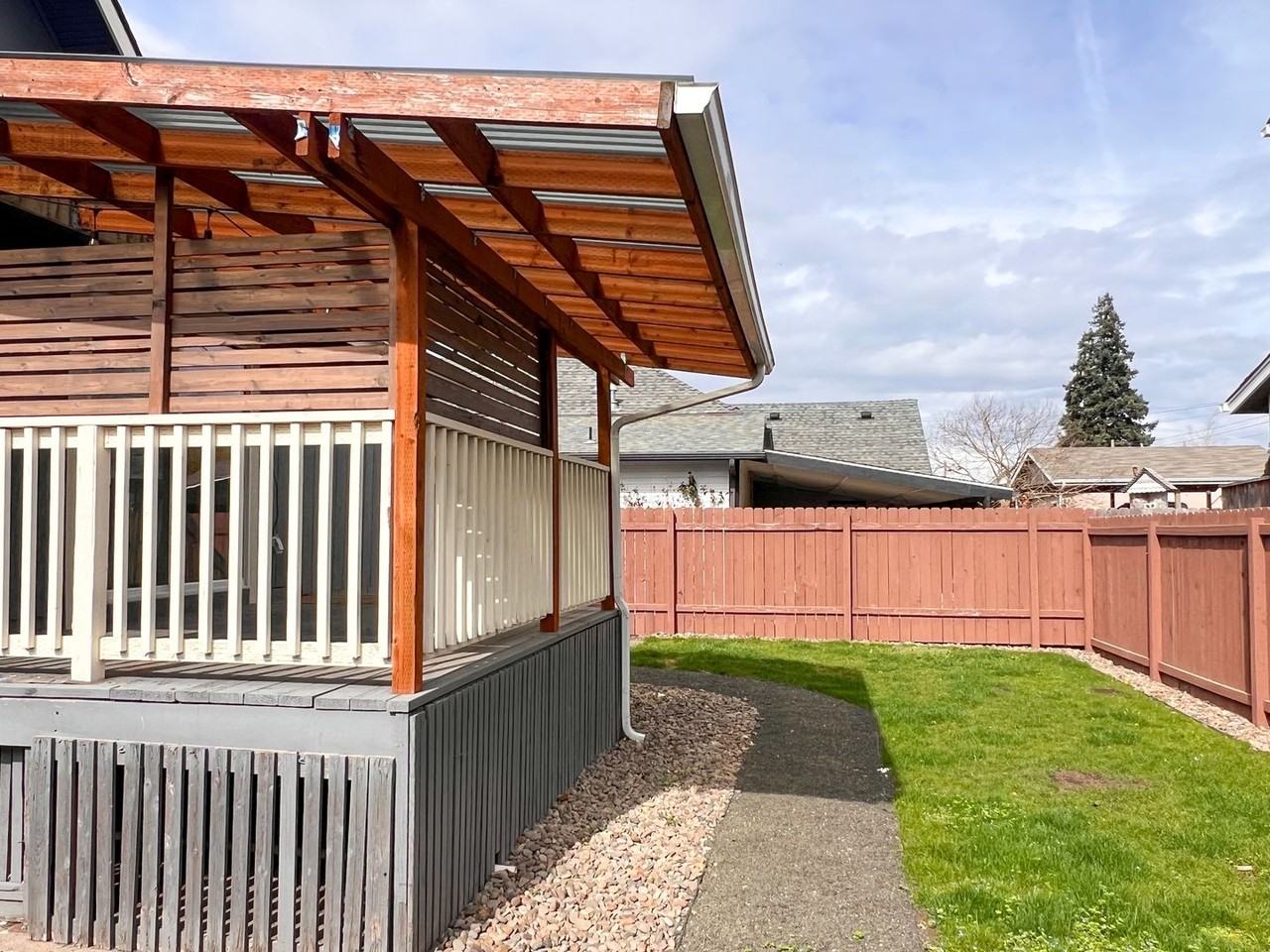 253 S 3rd St - Photo 6 of 34