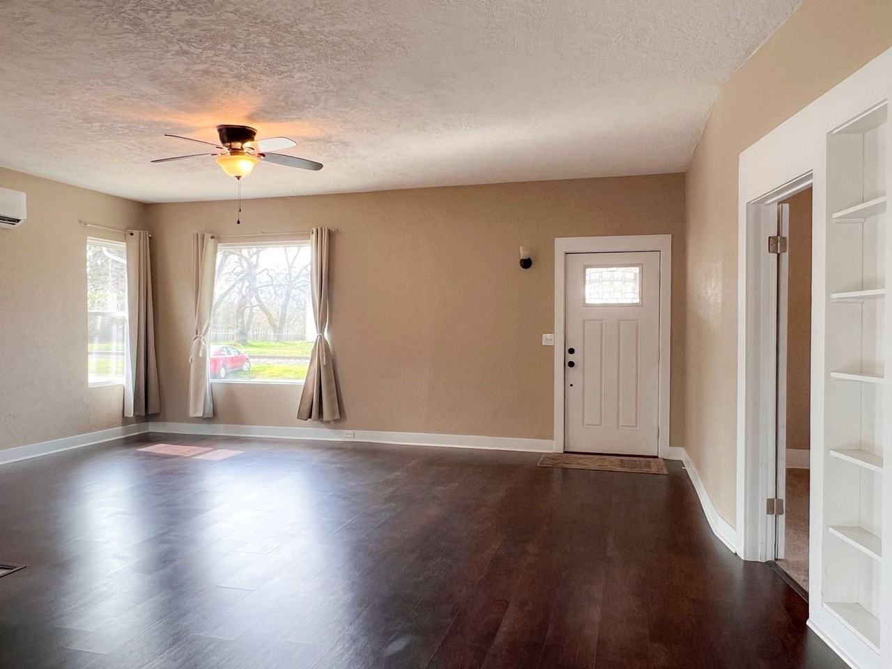 253 S 3rd St - Photo 7 of 34