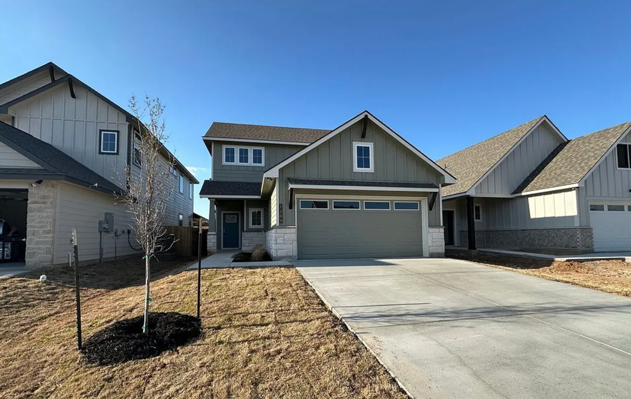 1209 Elise Ave - Photo 2 of 17