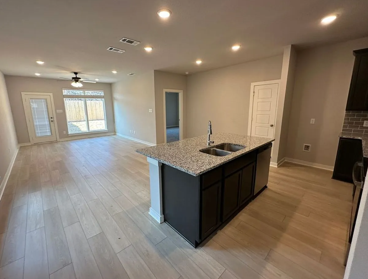 1209 Elise Ave - Photo 5 of 17