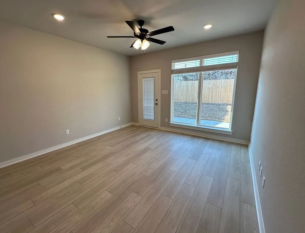 1209 Elise Ave - Photo 6 of 17