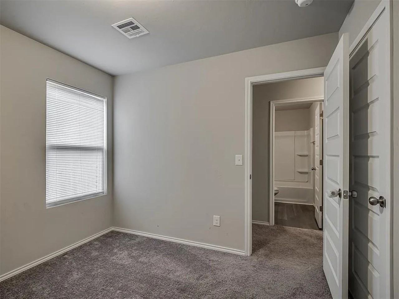 11609 Nw 95th St - Photo 6 of 40