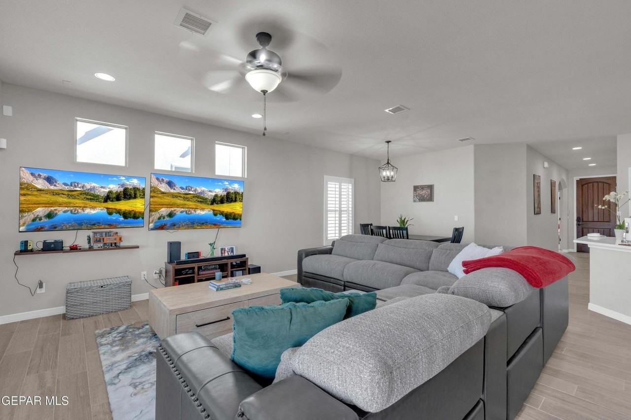 13825 Vicki Brewer Ave - Photo 3 of 35