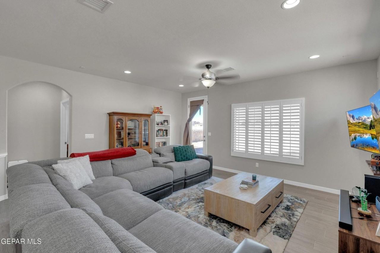 13825 Vicki Brewer Ave - Photo 7 of 35