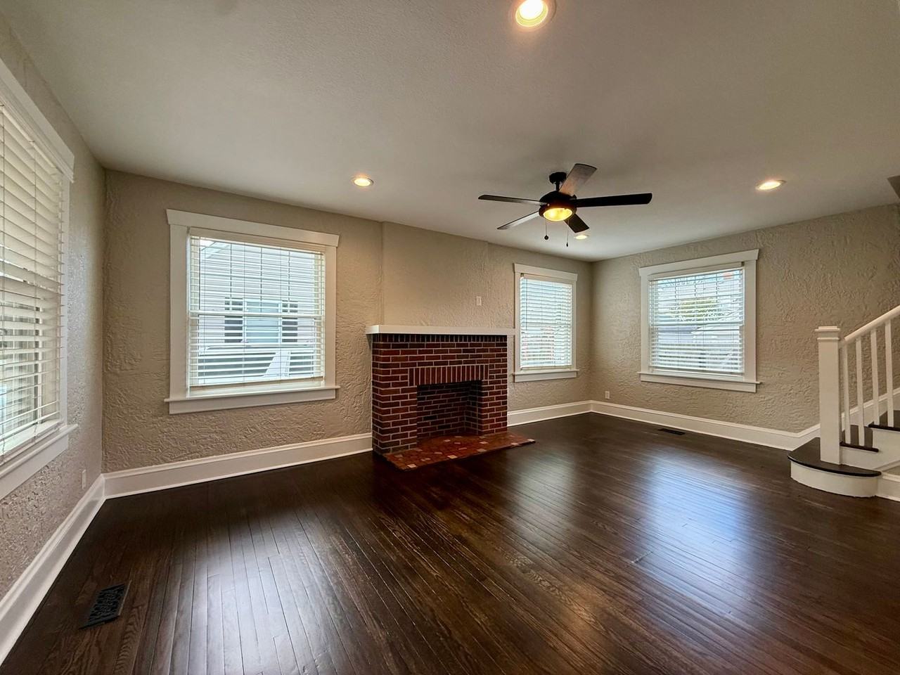 114 W Lorengo Ave - Photo 5 of 25