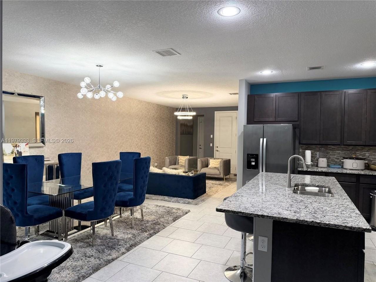 445 Nw 36th Ave - Photo 4 of 19